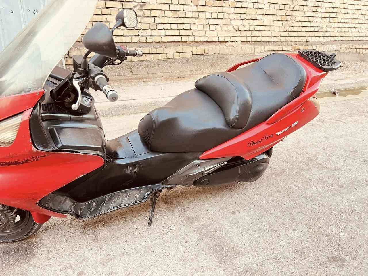 سلام عليكم دراجه سلفر للبيع مكينه 400 مكينه مكفوله يرادله ترتيب بس الكفرات  عنوان بقداد وذه كو مراوس حسب القناعه عادي سعر 1400 او بيه مجال رقم الهاتف ***********
