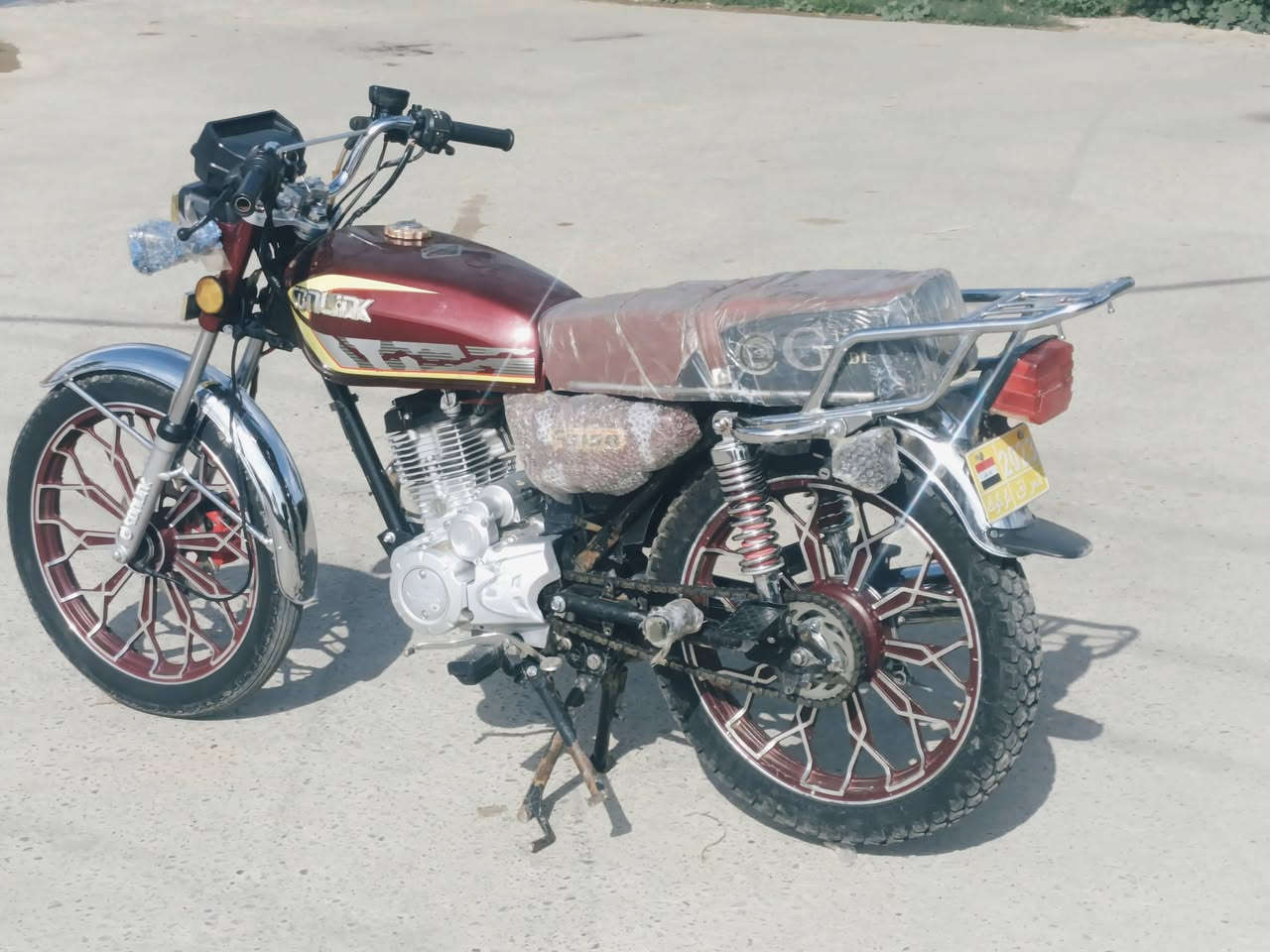 دراجه سيفان نضيفه وياله شرط تايرات زوج جدد شاشه إلكتروني شغاله للبيع ب 550 بيها مجال محرك مفتوح مبدل ولفات وناعم اتصل ع رقم بس
مكاني تكريت البوعجيل 
***********
