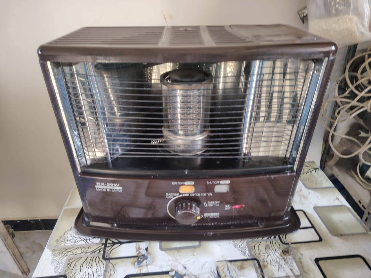 السلام عليكم
سخان ابو لارنب للبيع  نضيف جدا سعره  ١٧٥

 مثرامه اصليه شغاله كامله  سعر  ٦٠

صوبه علاء الدين انكليزي  ب٦٠

صوبه حجم كبير  نضيفه جدا  ب٧٠

مكاني بغداد البياع ***********واتساب
