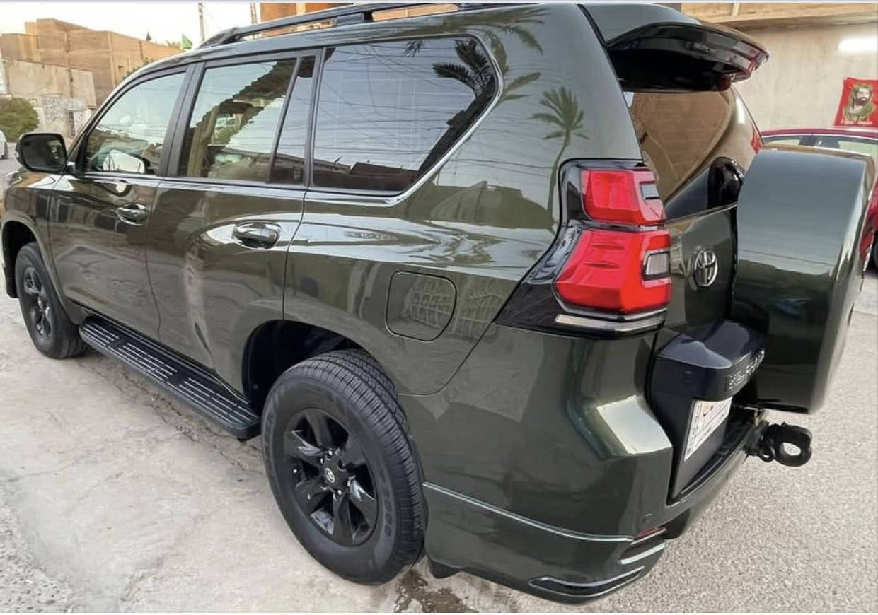 السلام عليكم 
تيوتا برادو 2012 TX.Lمحدث 2017 ألون زيتوني ماشيه 145الف مكفوله السياره من الصبغ عدا الدعاميات لان تحديث /مواصفات السياره 6سلندر /سلايت /7راكب/3قطع تبريد/مري شفط /جام اوتو /كامره /حساسات /وبقيه / المواصفات معروفه /***********
