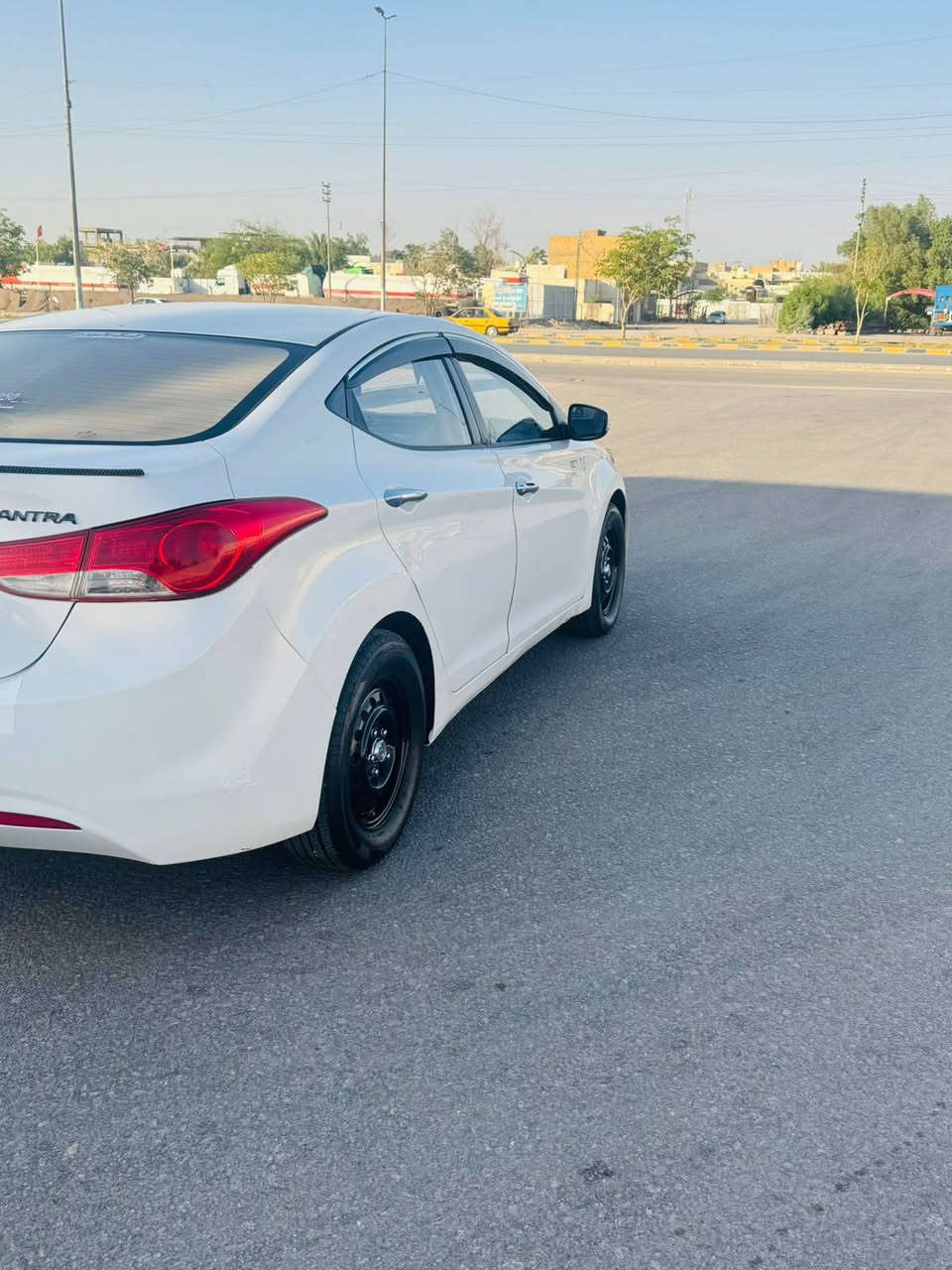 النترا ٢٠١١ محسوبه عل٢٠١٢ بيها الدور جامل الورا وعتب مصبوغات للجماليه الباقي مكفول كله كير محرك دواخل السياره احلى من الصور محرك ١٨٠٠ 
السعر 105$ بيها مجال قليل
***********
***********   للاستفسار
***********
