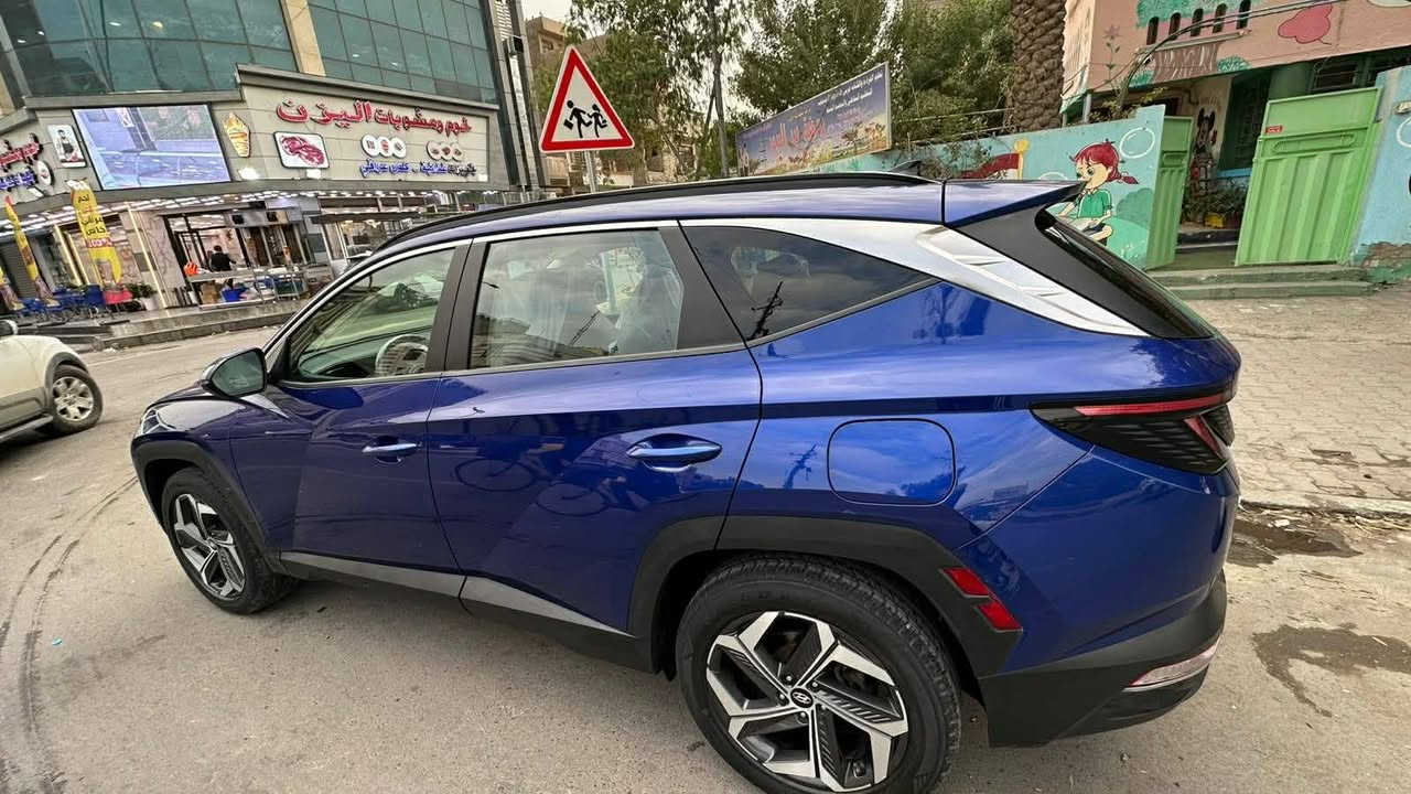 السلام عليكم 
 (( مكلف بالمنشور )) 
————————
للبيع 
توكسان 2022 
وارد امريكي 
ماشيه 81  
——————————————-
فول مواصفات 
بصمه  + بصمه أبواب 
فتحه سقف 
شاشه كبير 
كامره خليفة 
كشنات جلد حضن 
كشنات تدفئة تبريد 
كشنات كهرباء 
اشاير مري 
رادار امامي خلفي 
رادار جانبي 
تحديد مسار
شحن وايرلس 
حساسات خلفي 
بجم زنون كامل نهار 
تبريد قطعتين 
تبريد بيانو منفصل 
سستم صوت كامل هارمان كاردون 
تحكم ستيرن فول 
جنطة كهرباء 
قياده آليه 
اربع انظمه قياده 
—————————————————————-
 السيارة امريكي 
(( حادثه بنيد بنيد فقط ))
(( بدون ايرباك ))
(( وبيه بارد بالصندوق )) 
(( سحبه مال كارت جهة عكس السايق غير هذا السيارة مكفولة ))

———————————————————————-
مكانه :- بغداد الاعظمية 
السعر :- 190  بيه مجال
الرقم:- ‭0775 037 4330‬
