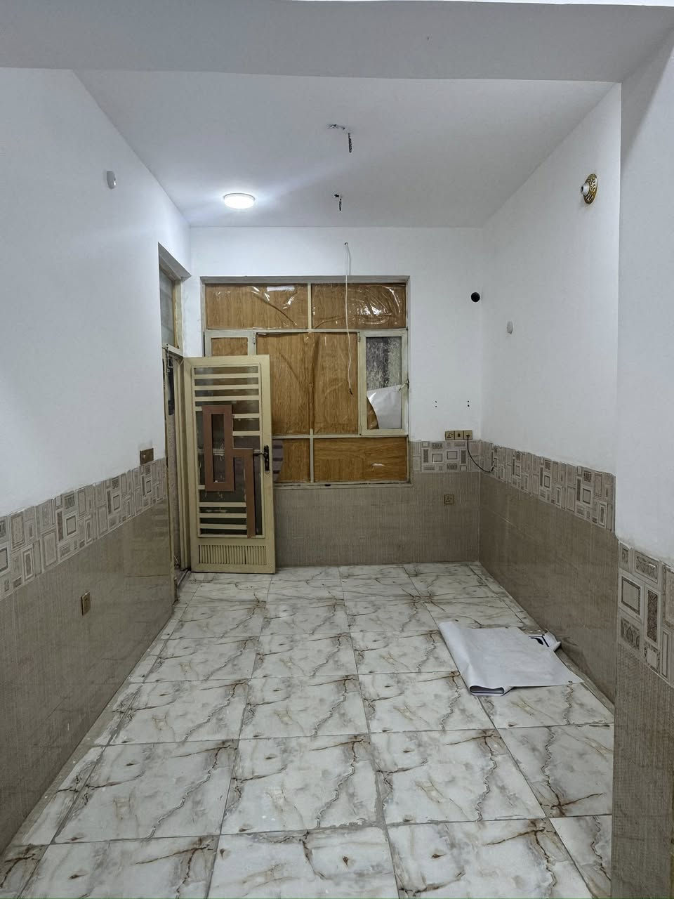 دار للبيع المساحة (٥٠)م طابقين بناء درجة اولى  يصلح حسينية اوسكن يبعد عن الامام ٣ كيلو متر.  ( ٥ ) دقائق بالسيارة عن الامام كربلاء منطقة الشبانات
الطابق الاول يحتوي ع استقبال وصاله ومطبخ وتوليت وحمام داخلي وخارجي 
الطابق الثاني يحتوي ع صالة وغرفة نوم كبيرة مع حمام وتوليت 

عقد زراعي ١١٧ 
السعر ٥٥ مليون 
للاستفسار ***********
