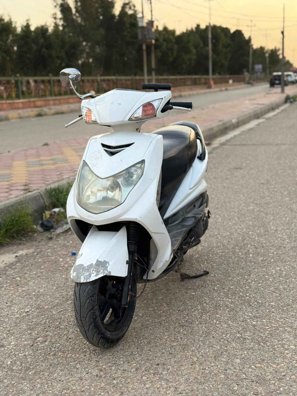 سكنس فحل للبيع موديل 2007
عداد 140 ياباني

كابريتر خط واحد 

كفرات بلاد وتايرات جدد 

نكرة سلف وتفحص وتاخذها دبلات بلاد وكابريتر بلاد 

كامله ومانقصها كلشي كهربائيه محرك كامله خير من الله نقصها فقط تريشه يسره سعرها 5 الاف 

والباقي تمام التمام 

عنوان كوت شراي اتصل ***********
