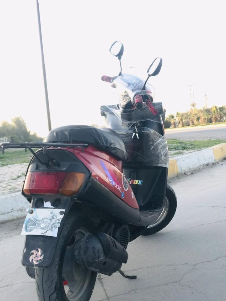 محرك ما مفتوح ، صوت ناعم  وموجود الفديو ويه الصور وكل شي شغال بي ، كابريتر اصلي ، سلف وهندر  لايتات حركات بركات كل شي زي الفل ، بس البجم الكدام مال الكفر بي خلل بسيط والسعر 300 
اي استفسار بالخدمة ***********
