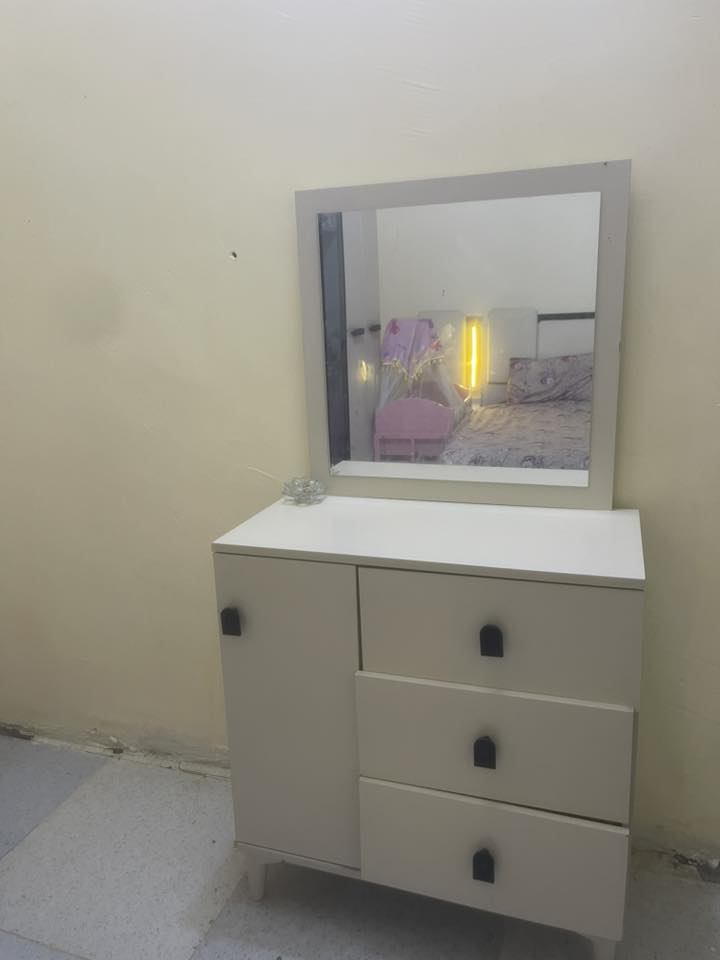 كلمن وسعره غرفه تركيه كلش نضيفه طباخ شغال شرط الفحص ثلاجه ومجمده وكاونتر للبيع 
واتساب ***********
