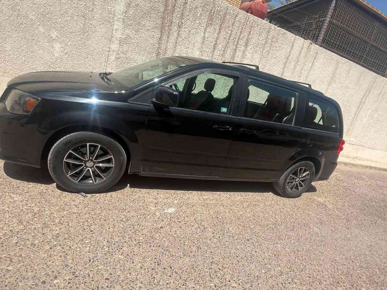 السلام عليكم من رخصة الادمن سيارة🚘 دوج كرفان 2016 السعر 140 وبيه مجال  سنويه 2028 يله تسقط للبيع أو مراوس السياره وارد أمريكي بيه 3قطع صبغ الضربه بس الجاملغ اليمنه بس البابين مرشوشات صبغ لمطابقت اللون ((فقط)) السياره ماشيه 105 مل بيبان صندوك كله كهرباء صدر أمامي خلفي تايرات جدد صارلهن أسبوع الله شاهد تجي وتشوف بعينك بيه تايرات سبير ثنين احتياط شاشه كامره تبريد ثلج تدفئه كشنات قماش بس اني مغلفه حته لا تنعدم حرامات مواصفات السياره sxt السياره جاهزه من كلشي منضومه مال زينون قوي كلش اربعه براد الناصي عالي والعالي عالي همين المكان بغداد زيونه للاستفسار الرقم ***********
