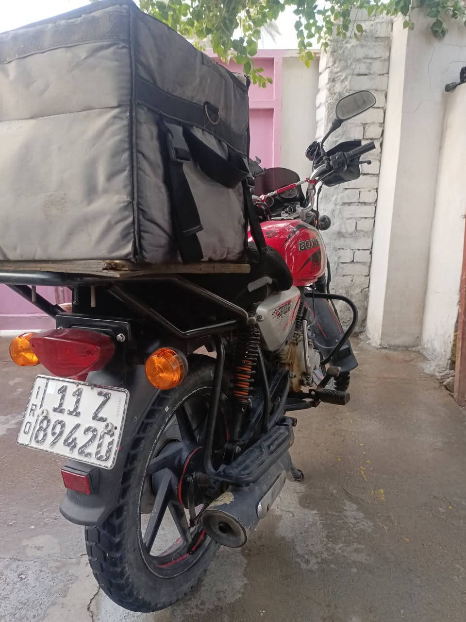 السلام عليكم بوكسر 20 جبلي مرقم بغداد باسمي شرط التحويل
الدراجه كامله مكمله جاهزة گبل للشغل متذب ربع وهذا الموديل معروف حديدة قوي بيهة متانه احسن من ال 23 
السعر 1700 مكاني بغداد الدورة 
رقم تليفون بيه واتساب 
***********
