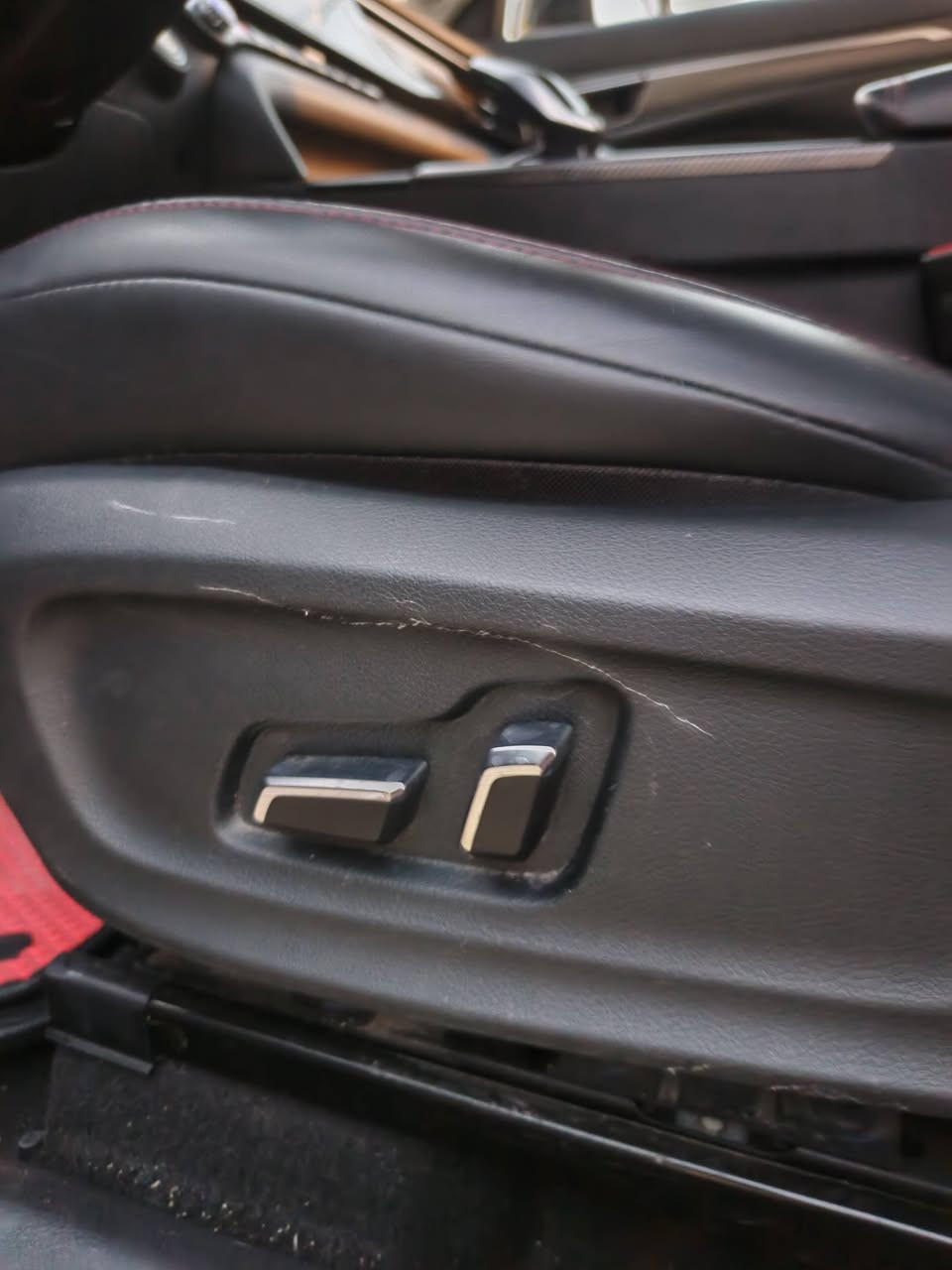 أنظمة أمان متقدمة مثل:
• كاميرا 360°
• حساسات أمامية وخلفية
• نظام تثبيت السرعة التكيفي (Adaptive Cruise)
• مراقبة ضغط الإطارات
• وسائد هوائية أمامية وجانبية
• نظام مراقبة الثبات ESP
• تحذير من التصادم الأمامي ومثبتات ISOFIX للأطفال �
           اني ابيع مستعجل اخون   ابيعلك  ٢٣مليون    

بنراما
فور وريل 
كير مكينه  الماني   1500تيربو     

بعده بل ضمان لمده خمس سنوات  
  بيه اهوي مواصفات    السياره كفاله  مكاني بغداد  الكرخ
***********
