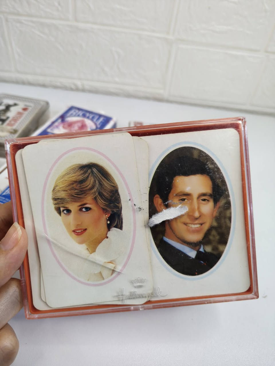 اوراق لعب بهذا الشكل


**إذا كنت صاحب هذا الإعلان وتريد حذفه لأي سبب، رجاءا أرسل رسالة إلى الدعم الفني**