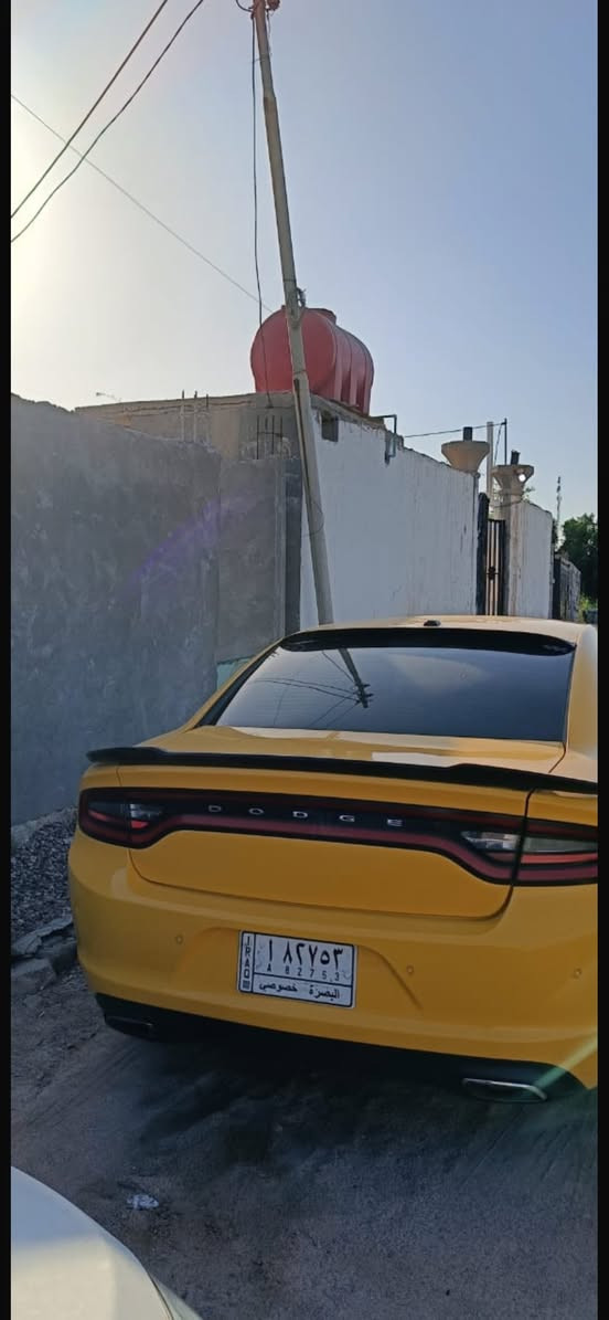 ***********للبيع جارجر sxt   2017 اصل  مسجلة 2021 وارد امريكي حادثهه خفيف من امريكا موضح بالصور 
بدون ارباك بدون شاصي بدون لغد    طخة  فقط في باب السايق .  السياره مواصفات sxt معروفة بعد 
ال
• اللون اصفر ليموني بلادي 
• أنوار أمامية HID أو LED مع عدسات.

 • حساسات خلفية.
 • جناح خلفي رياضي.
 • جنوط ألمنيوم مقاس 20 إنش .
 • مرايا كهربائية .

المواصفات الداخلية:
 • مقاعد مخمل 
 • مقاعد أمامية كهربائية 
 • نظام صوتي Alpine مع 9-12 سماعة.
 • عدادات ديجيتال مع شاشة معلومات 7 إنش.
 • دخول وتشغيل ذكي (زر ستارت)

وسائد هوائية
 • نظام ABS + ESP + TCS.
 • مثبت سرعة عادي (بدون رادار).
 • تنبيه ضغط الإطارات TPMS

 • ناقل حركة أوتوماتيك 8 نمر مع وضعيات قياده
 رقم بصرة باسمي (خصوصي ) 
تحويل ثاني يوم 
السعر 173  بيه مجال بسيط 
للستفسار ***********
