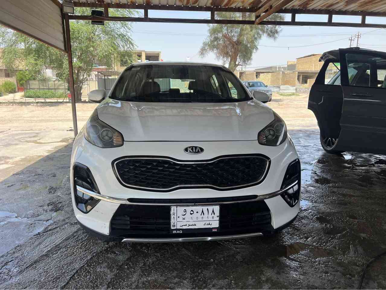 السلام عليكم 
للبيع كيا سبورتج 
مويل 2020
محرك 2400
ماشيه 75mil
ضررها چاملغ امامي ودعاميه  فقط بدون اي دواخل بدون ايرباك
السياره جديده بمعنه الكلمه وأي نقص مبيها السعر 162 وبي مجال للاستفسار ع 
***********
مكان السياره بغداد السيديه بغداد, العراق
