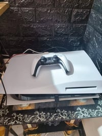 بلي 5 جديد مستخدم فقط مدة شهرين نظافته 95% مابي اي خلل مع جوستك الاصلي...