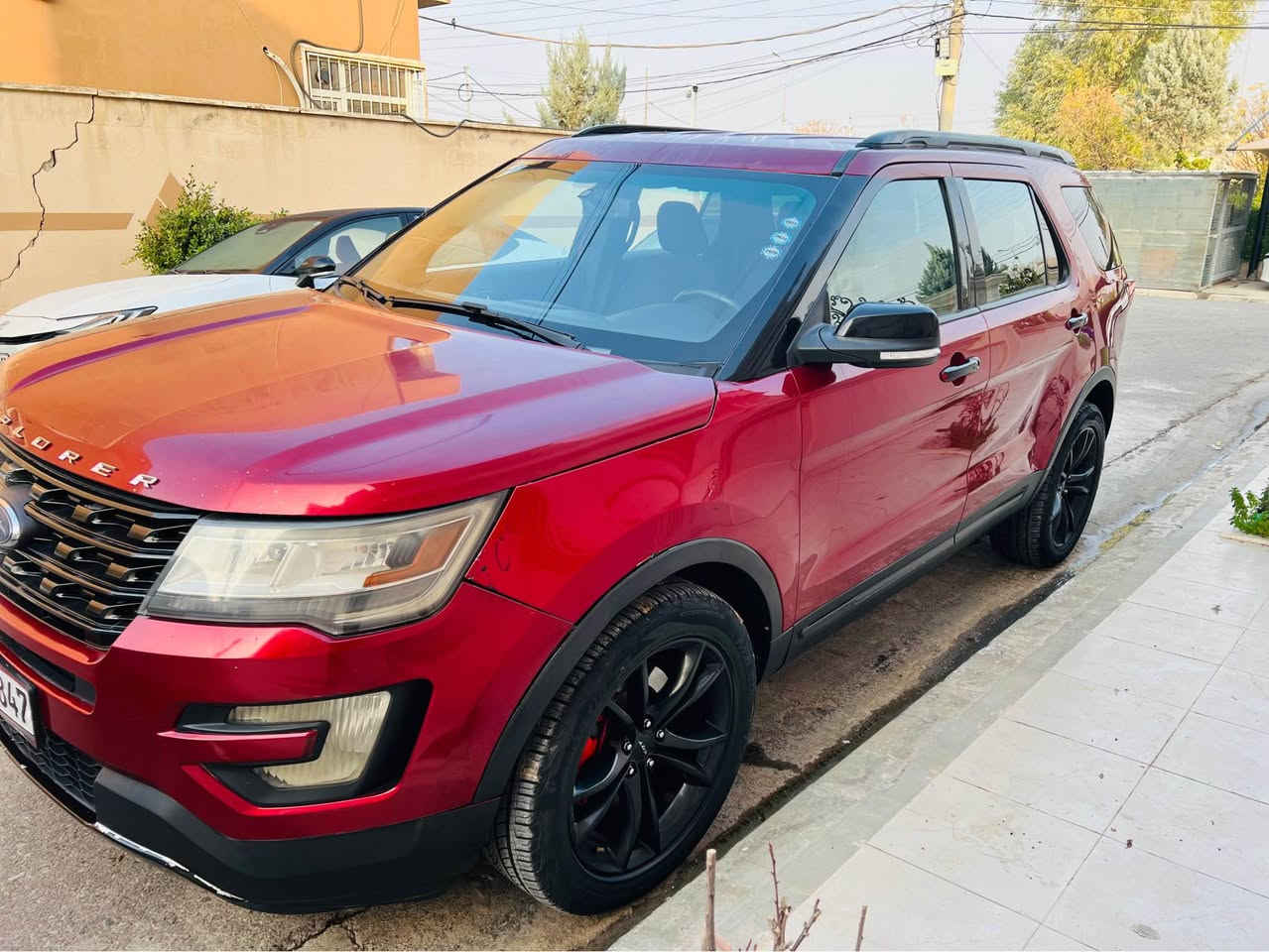 ***********
رد ئێکسپلوەر 2018 XLT ٦ پستن
تەنها یەک پارچە بۆیاغە
ئێرباگ تەنها سووکان سیستەم بیلادی بەشەرت
گێڕ و مەکینە بەشەرت ، چوار تایەو ویل نوێ 
بەسمە و شغال ، سندوق شفت ، دبل اکسل ،.تبرید دوو زۆن و سێ شاشە و زۆر مواسفاتی تر
رەقەم و هەز و سنەوی تازە تا ٢٠٢٧ أربيل, العراق
