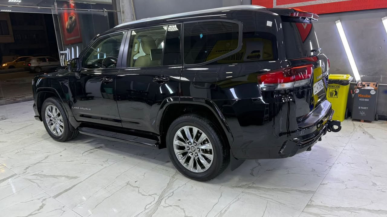 السلام وعليكم لاندكروز ساز بلاك موديل 2024 كفالة عامة ماشية 53000باسمي مكان شارع فلسطين او زيونة السعر 68000 الف دولار الاتصال ***********
