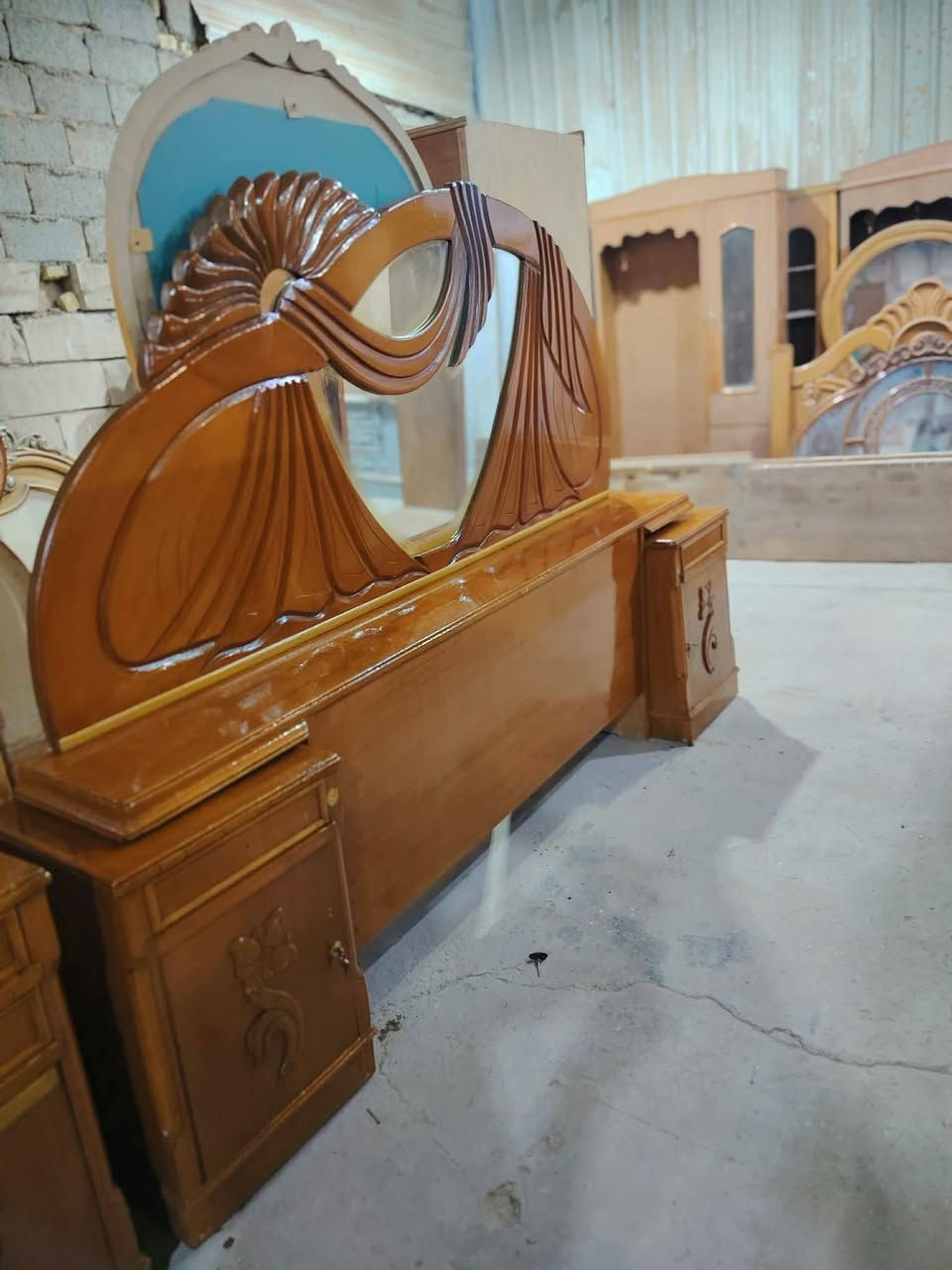 _غرفه نوم ام الخمسه تسكام 
_نضافه 90بل ميه 
_السعر 700وبيهه مجال


**إذا كنت صاحب هذا الإعلان وتريد حذفه لأي سبب، رجاءا أرسل رسالة إلى الدعم الفني**