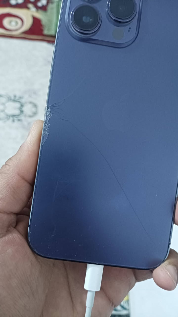 السلام عليكم 
ايفون 14برو ماكس فقط ظهر مفطور سعره ب700 شرق اوسط ***********
