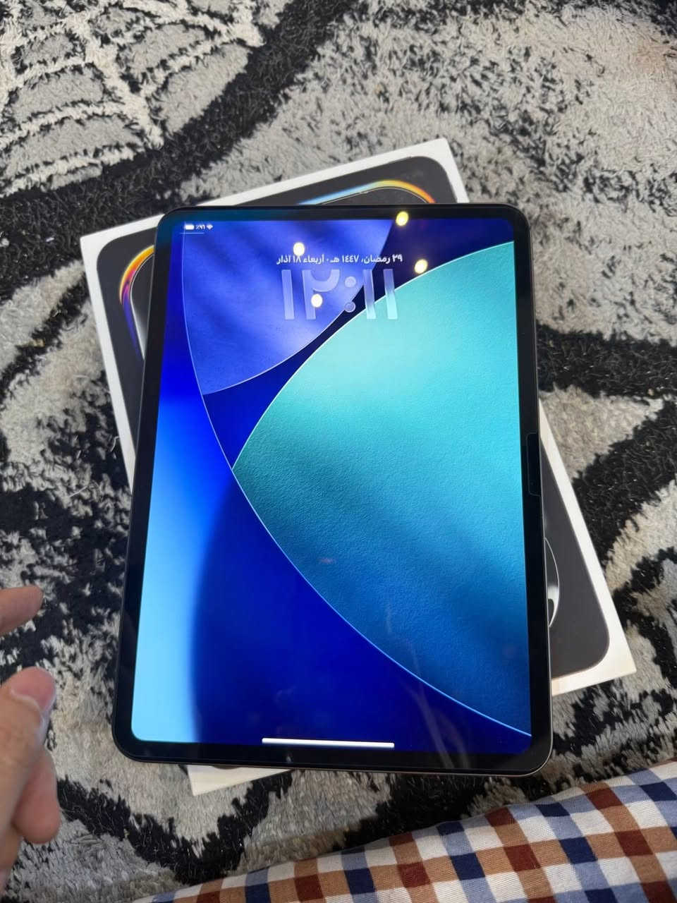 للبيع آيباد برو M5 حجم 11 إنج 256GB بحالة الوكالة (مكفول بالضمان تاريخ انتهاء الضمان 2027-2-20) أحدث إصدار من شركة آبل للبيع، الجهاز استخدام قليل جداً وبحالة الوكالة (شخط واحد ما بي )
الشاشة: Ultra Retina Tandem OLED (أجمل شاشة تابلت بالعالم) البطارية: ممتازة جداً (عدد دورات الشحن 64 دورة فقط يعني ١٠٠٪؜)الضمان: الجهاز لا يزال داخل فترة الضمان الرسمي (مكفول)الملحقات: الكارتون وكافة ملحقاته الأصلية السعر المطلوب: 1,300,000 دينار عراقي وبي مجال قليل 
مكاني الموصل ***********
