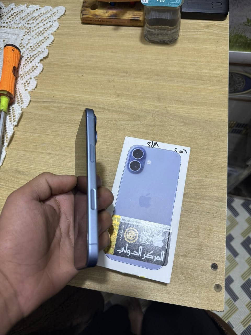 ايفون ١٧ العادي ذاكرة ٢٥٦ جديد فتح كارتون فقط مثل ما تشوف بالصورة والبطارية ١٠٠وعدد الدورات صفر اليوم العصر اجاني هدية وخليته ع الشحن بس مرة وحدة فقط السعر مليون و ٤٠٠ مكاني البصرة قضاء القرنة رقم الهاتف ***********

