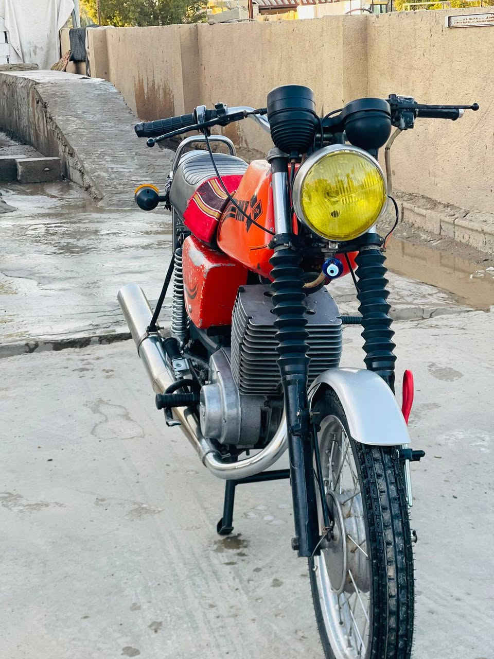 السلام عليكم دراجه 82للبيع معمره جديد كصه 1علفتحلحيم مابيها بس بالخشم نقطتين الدراجه بدون كامله مكمله مناقصها برغي بحيل الله مكاني صلاح الدين قضاء الدجيل السعر 1450وبيها مجال ***********
