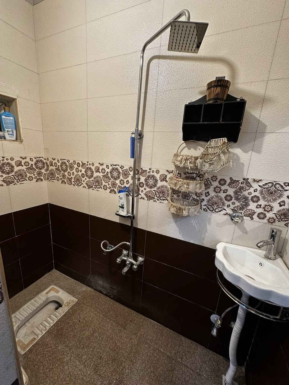 #للايجار_____في_____السيديه
بيت مساحة 50م مؤثث اثاث كامل 

يحتوي على غرفتين نوم وصالة ومطبخ وخدمات 

قيمة الايجار: مليون قفل 

(مطلوب عائلة)

للاستفسار:***********

او زيارة مكتب الفهد الهندسي للمقاولات العامة/شارع جامع الاقصى مقابل مكتبة الحكم سنتر
