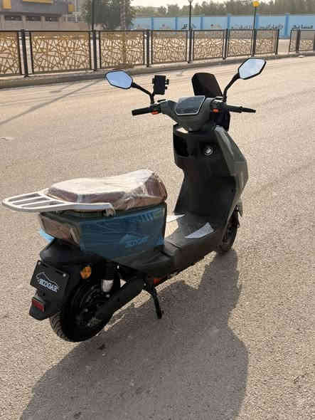 السلام عليكم ورحمة الله وبركاته 
دراجه شحن فضائي 
تشغيل بصمه 
دبل سويج 
اشاير +دبل اشاره 
3سرع توصل 80km
6بطاريات مسطره دبل تمشي 50km
ملف 2000
شاشه اعطال 
لايت زنون عالي ناصي 
نضام قاطع دوره 
بريكات دهن دسك امامي خلفي 
دبل بجم حمايه من الماء (اغسل براحتك)
دراجه جديده كلش 
السعر 850وبيها مجال 
مكاني زيونه
***********
