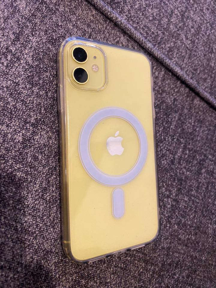 ايفون 11 العادي للبيع بطارية 85 جهاز نظيف كلش مامفتوح وولامبدل بيه شي ذاكرة 64 السعر 
 &250وبيه مجاال 
*********** واتساب
