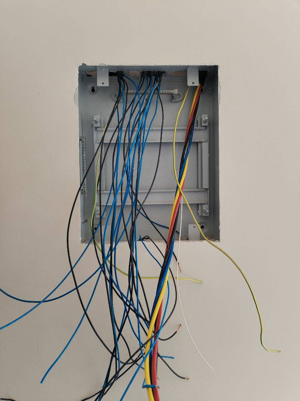 إنَّ الأجسادَ لتتعبَ من الراحةِ، فأريحوها بالعملِ
*********** أبو مجتبى
