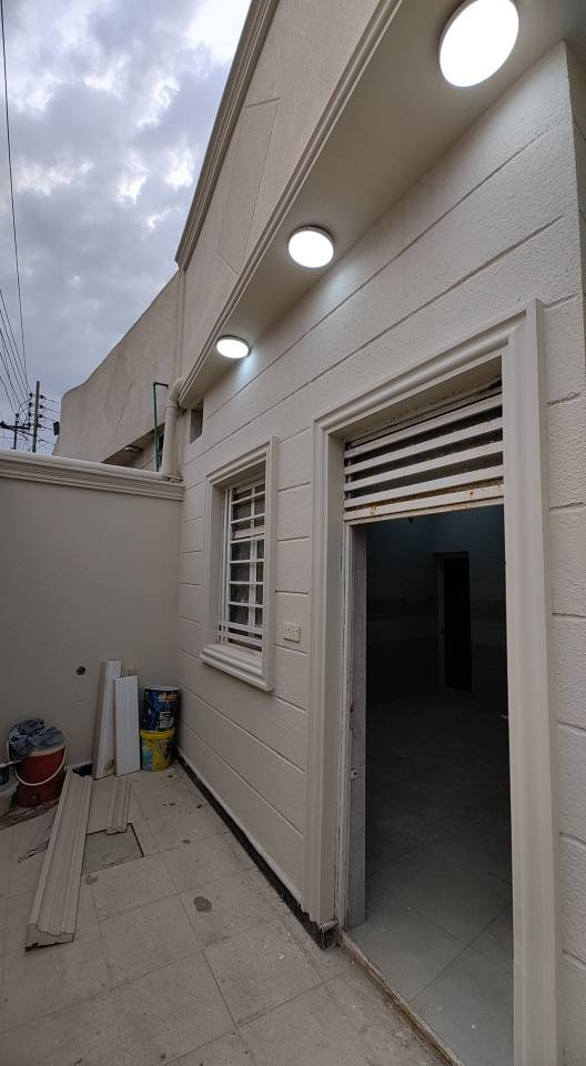 ⚜️ اسعد الله اوقاتكم احبتي
⭕ عنواننا التميز والابداع 
🔹يسر مكتب عقارت الأيهم الاعلان عن
🔲 دار للبيع 
⬅️ مساحة 120م
📌 البصرة شط العرب الصالحية قرب مدرسة الريف الزاهر يبعد 50م عن شارع الصالحية العام
♾️ يحتوي على غرفتين وصالة و استقبال و مطبخ وصحيات داخلية وخارجية ومناور 
💲 105 مليون قابل للتفاوض
📳 للاستفسار الاتصال او مراسلة واتساب
📞 ***********     ***********    محمد 
📌 او زيارة مكتب عقارات الأيهم في البصرة شط العرب الصالحية قرب سنتر المشكاة
⚠️                        اهلا وسهلا بكم شط العرب, البصرة
