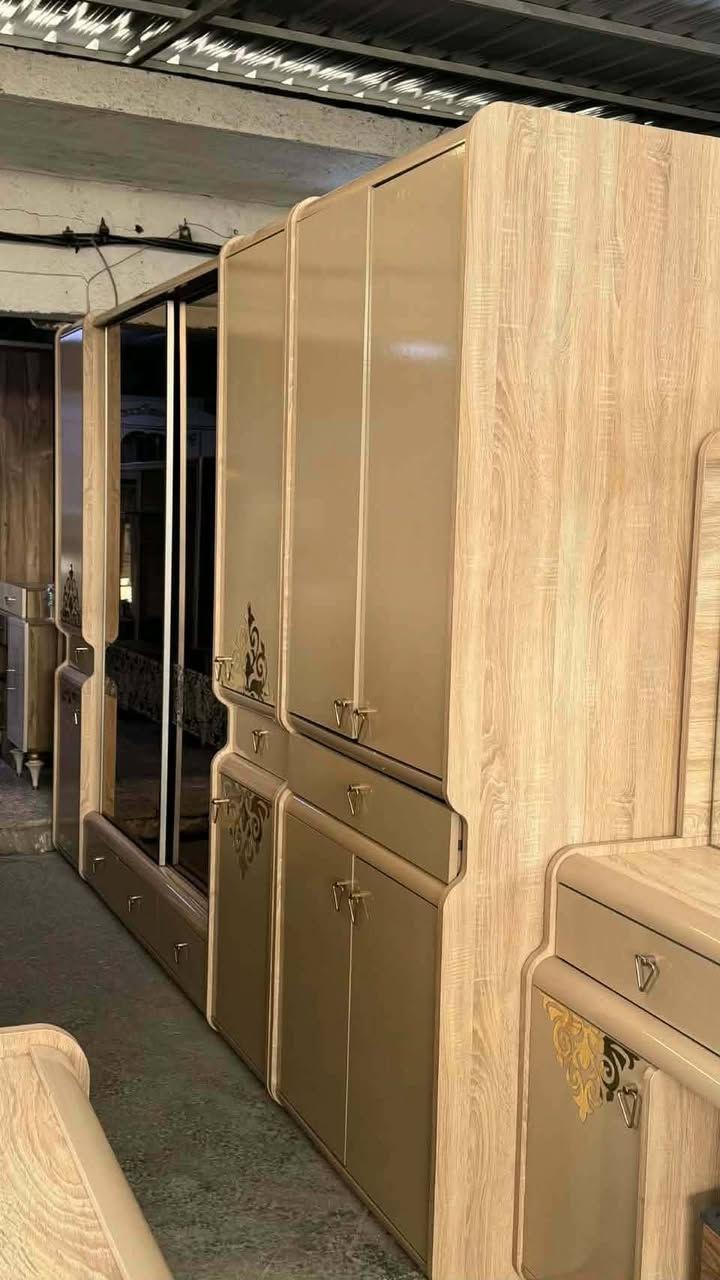 ✨غرفة تركي اصلي لون مميز ✨ صبغ حراري
10 قطع 

 جام اصلي 

نظام سلايت وابواب 

سرير مخزن جك 

 قماش وتر بروف أصلي ✨

نضافه/90/💯

السعر  / مليون و700

 شد ونقل مجاني داخل بغداد

توصيل للمحافظات بأسعار رمزية


**إذا كنت صاحب هذا الإعلان وتريد حذفه لأي سبب، رجاءا أرسل رسالة إلى الدعم الفني**