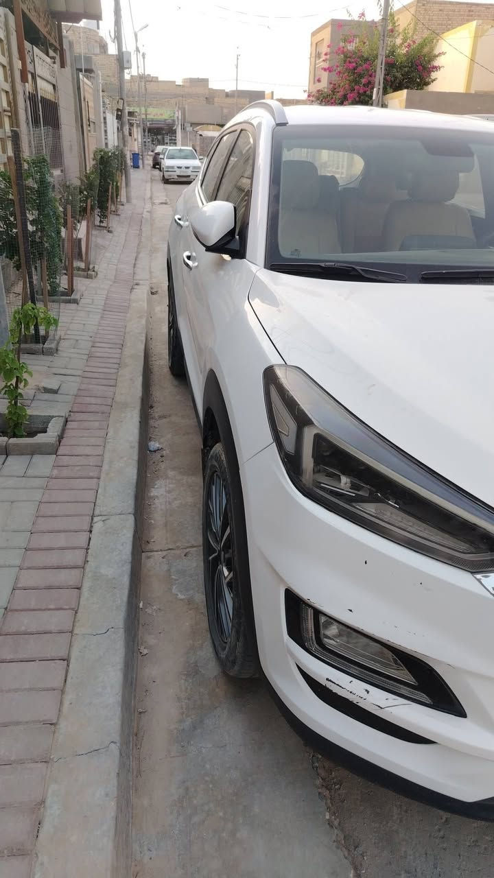 السلام عليكم
توسان خليجي موديل ١٩
ماشيه ١٤٠
المواصفات نص فول
الضرر دحجه بسيطه بهلال الخلفي
بدون رقم السعر ١٦٨
الرقم ***********
