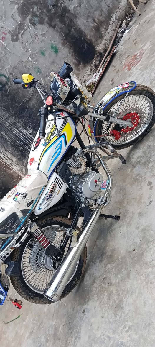 السلام عليكم دراجه تاگير موديل2025للبيع دراجه خير من الله مكفوله لاگلبه لاجفيه اوراق كامله دراجه نضيفه تاخذهه ربع متصرف عليهه مكاني ديالى الخالص السعر 650وبيهه مجال للشراي الخاص مفتوح اي استفسار اني حاضر


**إذا كنت صاحب هذا الإعلان وتريد حذفه لأي سبب، رجاءا أرسل رسالة إلى الدعم الفني**