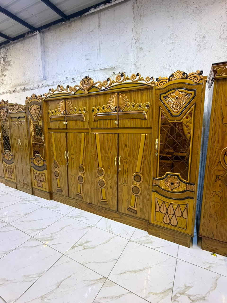 تصفية محلات لحكو باخر قطع من الغرف الجديده شغل الوسط 6باب ام ملحق سعرها بس 775شامل التوصيل والشد لڪل مناطق بغداد راسلونه واتساب وتدللون ***********

