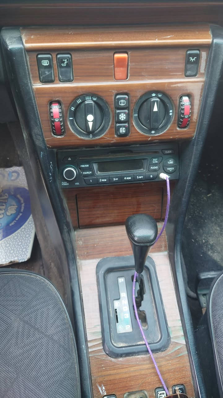 سلام عليكم مارسدس دب مديل 1995محرك كير مكفول مصبوغه عام جماله مكفوله للبيع ومروس *********** سياره مرتبه وحلوه
