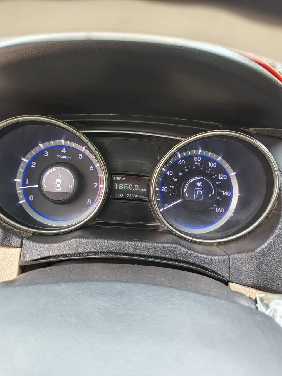 السلام عليكم سوناتا 2013 رقم كربلاء بسمي رقم جديد هزه جديده سنويه جديده كير مكينه خير من الله حداديه اماميه خلفيه جديده كامله سياره للخير مابيهه اي نقص ماشيه128 سياره حادثهه جاملغ وبنيد وبيهه صبغات قليله بدون دواخل اني ابيع احزام بس هيه مو احزام مكاني بابل ورديه خارج قرب مستشفى الكفيل سعر خاص او تتصل ***********
