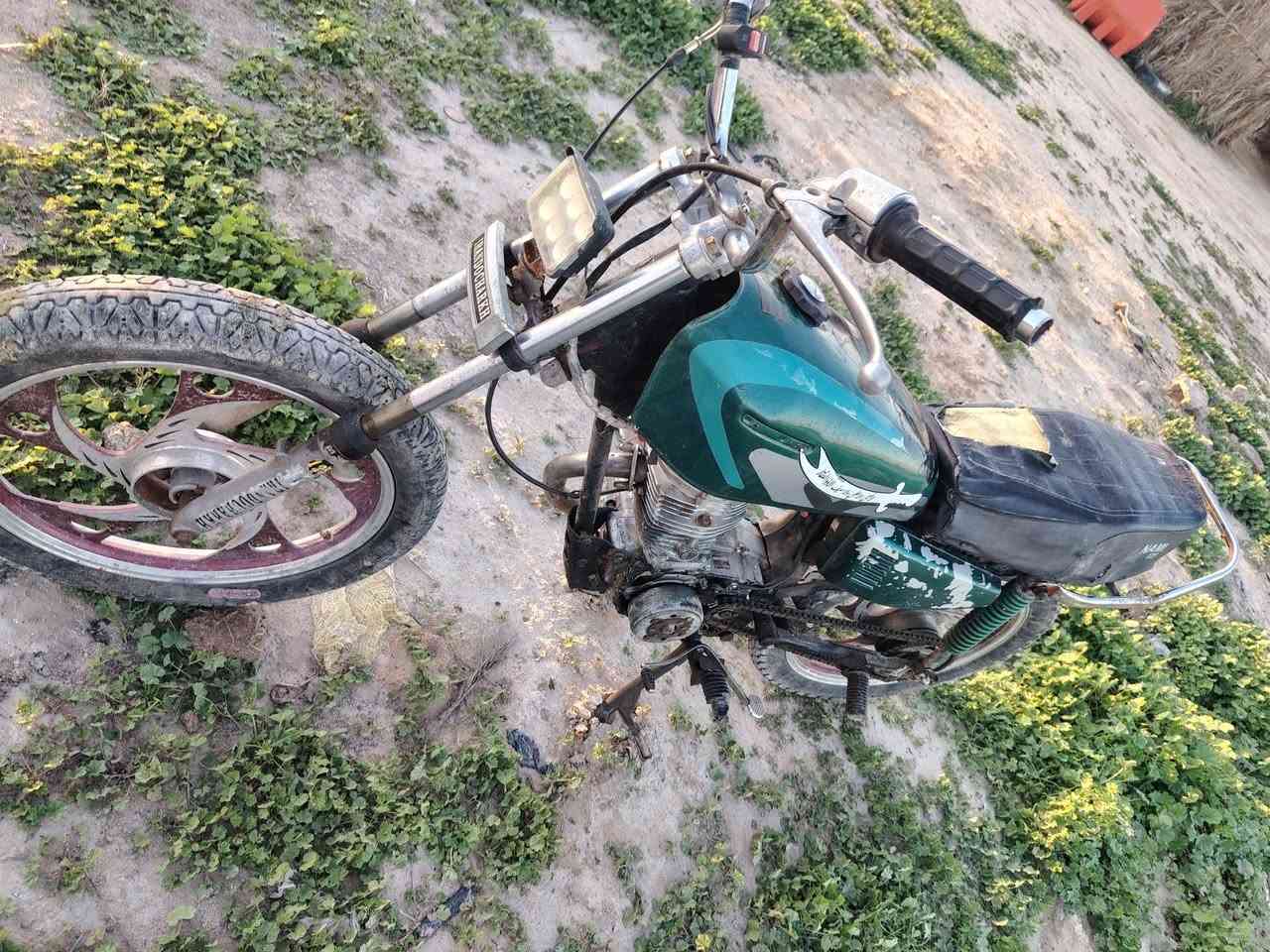 السلام عليكم دراجه للبيع موديل ٢٠١٦ ابييع كلك بس انطي الأوراق وياها لأن بيهن  ماي السعر 150 وبها مجال مكان نجف خان النص ***********
