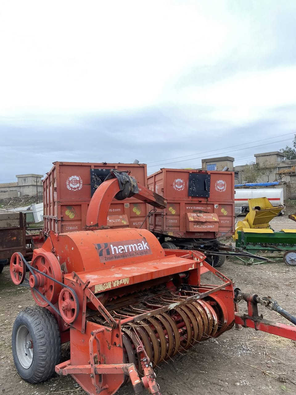 للبيع دكاكه هارماك موديل 2017 و2عربانه درميش
نضيف جاهز عل شغل  
مكان قظاء برده رش  رقم موبايل 
*********** بي وتساب
***********
