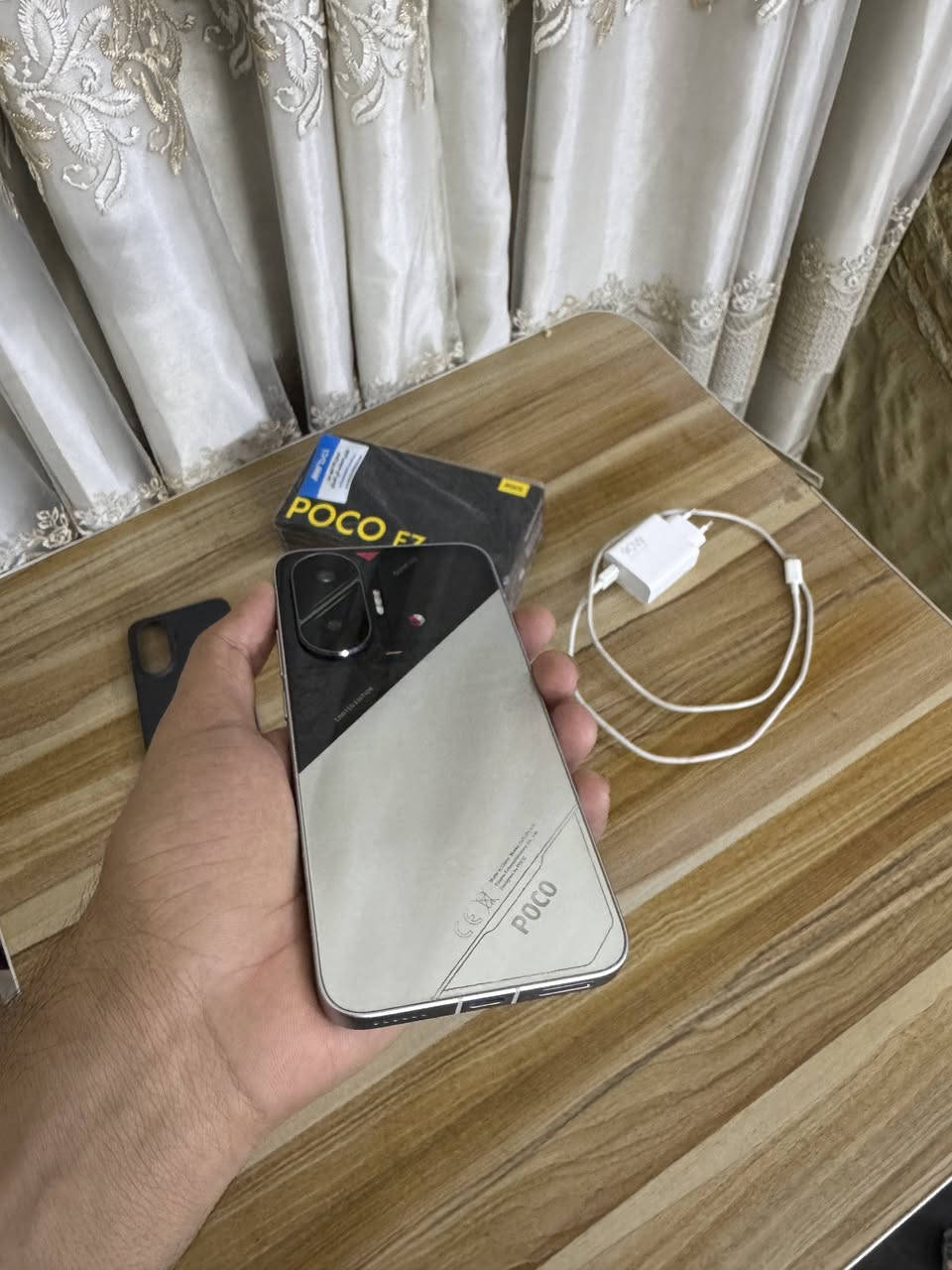 السلام عليكم موبايل POCO F7 للبيع صارلي 3 اشهر من مشتري من شركة الوطني بالناصرية غراضة كاملة موجودة شاحنته الاصلية90واط وكارتونته الي بيها الضمان لمدة15شهر..نظافة الجهاز 100/100 ويشغل بالببجي120فريم وبشرط تجي تلعب ببجي وتشوف سلاسته شلونها..عدد دورات البطارية128, الذاكرة نسخة512 الأعلى بهذه الجهاز وسعرها بالمحلات525..ملاحظة النسخة اللي عندي نادرة وتختلف عن بقية النسخ..مكاني:مركز الناصرية قرب الجسر  السريع، السعر 465 وبي مجال بسيط، ووياه هدية لاصق حماية للكاميرات، للأستفسار خاص او واتساب ***********
