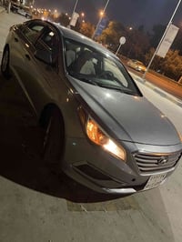 من رخصت الادمن المحترم سياره سوناتا موديل 2017 امريكي سياره نضيفه نص ف...