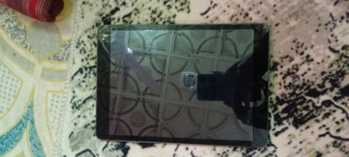 سلام عليكم
ايباد 9 
ايباد نضيف ومرتب 
الايباد بي كسر بلبلازمة 
اتصل عليه وبيك خير ودلل 
السعر 150 
رقمي ***********
