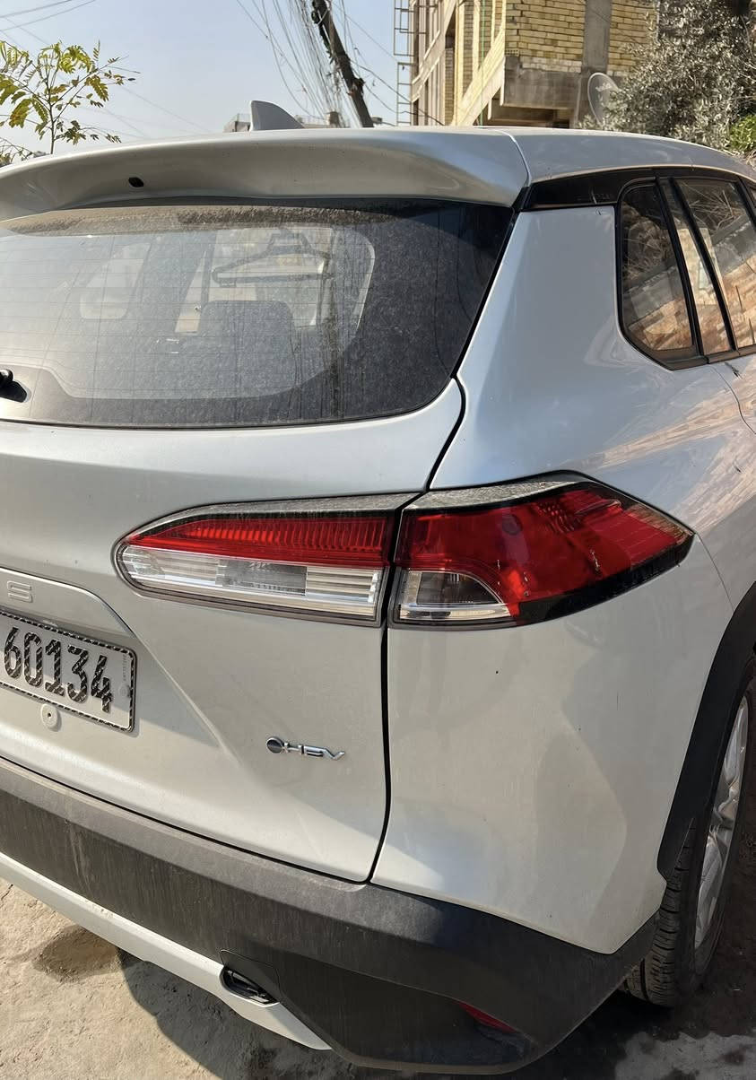 كروس 2025 ماشية 15 بوضع الشركة بيه رصعتين وحدة بالجاملغ ووحدة بالباب سعرهة 25.800 للاستفسار ***********
