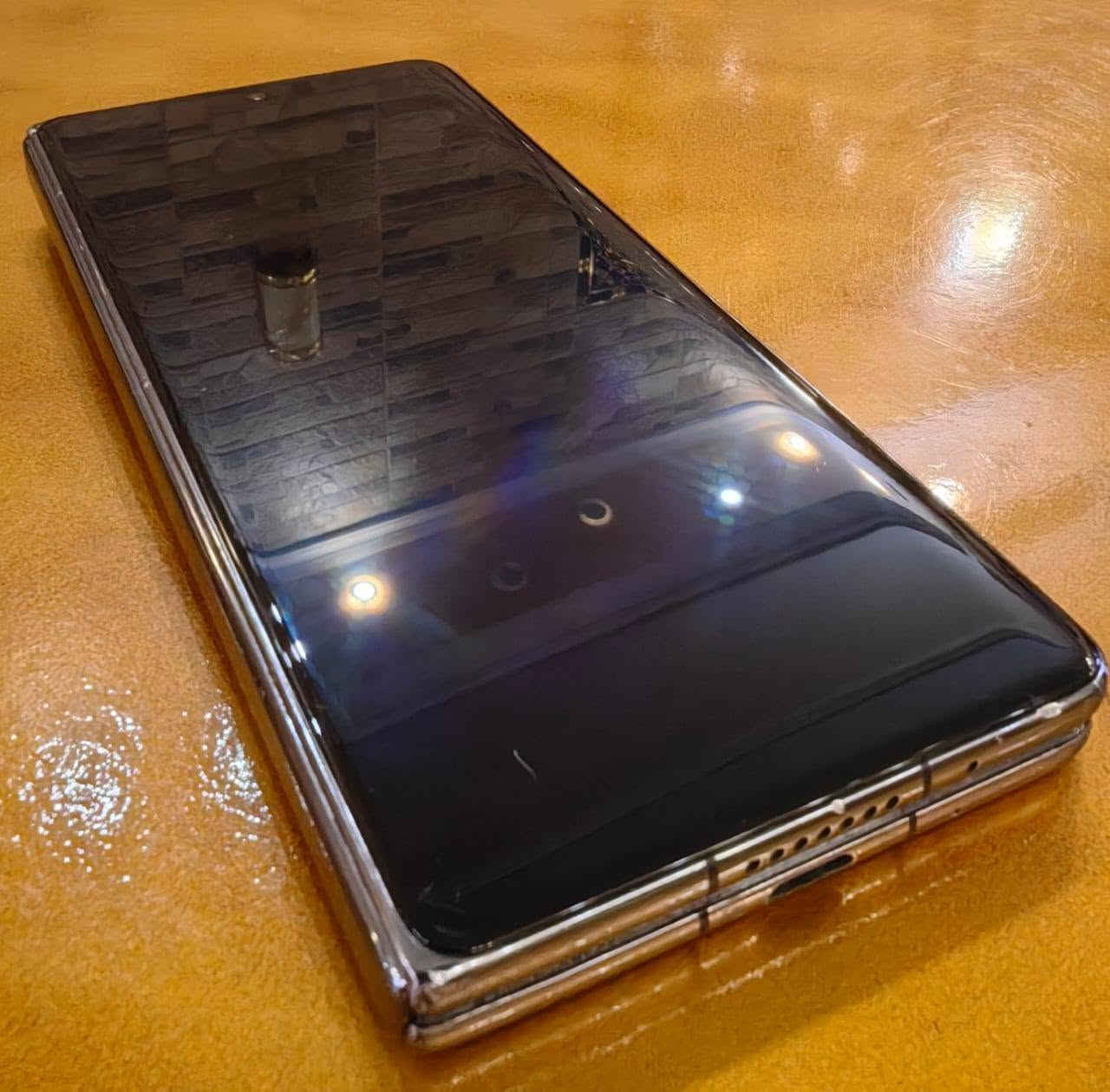 للبيع: هاتف HUAWEI Mate X3 (نسخة 512GB) بمواصفات قوية 
 المواصفات الأساسية:
• نوع الجهاز: هواوي ميت إكس 3 (HUAWEI Mate X3) - الموديل: ALT-L29
• المعالج: Qualcomm Snapdragon 8+ Gen 1 (أداء ممتاز وسريع جداً للألعاب والبرامج الثقيلة).
• الذاكرة العشوائية (RAM): 12 جيجابايت.
• الذاكرة الداخلية (التخزين): 512 جيجابايت.
• الشاشة: شاشة قابلة للطي بدقة عالية جداً (الشاشة الخارجية: 2504 × 1080، الشاشة الداخلية: 2496 × 2224).
• نظام التشغيل: محدث لآخر إصدار EMUI 14.2.0.
 حالة الجهاز:
• الشاشة الداخلية مكسورة فقط الباقي كلة 
الشاشة الخارجية نظيفة ما بيها شي
 نظيف 
 المكان:
• بغداد - ساحة عدن
 للتواصل:
***********

احلى شي بي كامرته 
السعر 300 الف قفل
