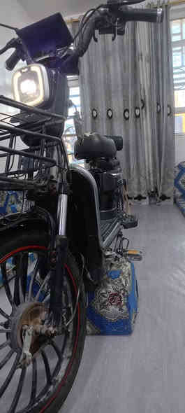 سلام عليكم باسكل شحن للبيع بطاريات جدد اربع نمر شاشه شغاله كلوب شغال باسكل نضيف لاستفسار رقم***********
