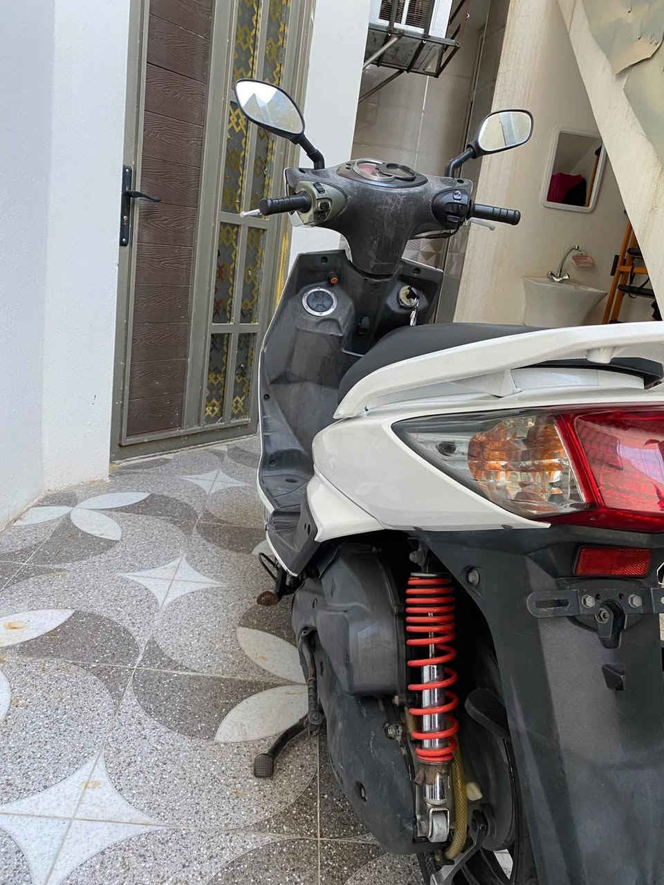 دراجة سكنس فحل كابريتر منزله رمبه صار ست اشهر دراجه مكفوله برغي ما مفتوح بيه الله يشهد نظيفة وما متعبه ما اطلع بيه قليل سعرها مليون وبيه مجال *********** 
مكانه بغداد المدائن

