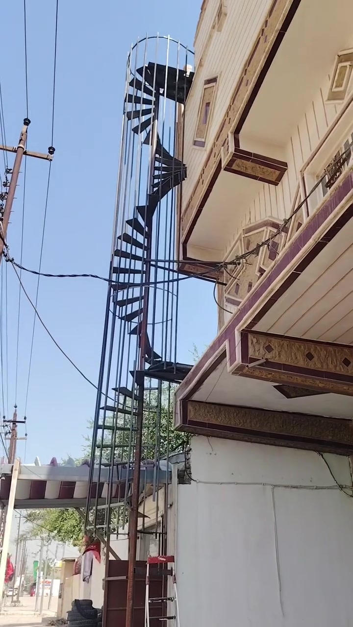 لكافه العمارات وال مباني
درج طوارئ حلزوني 
المتر فقط 125 ألف كرسته وعمل 
*********** واتس اب
