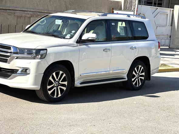 السلام عليكم
لاندكروز 2019 كراند تورنك  سبشل ادشن خليجي
وكاله.  SAS   الباب الثاني
محرك  V6 4000
سلايت و 5 بصمات وتشغيل عن بعد 8 ايرباك
كشن مخمل وكهرباء واحد 
دشبول ليزري اسود لكزز
لايت اسود وبخاخ لايت
جنطه كهرباء حركتين
شاشه اصلي مساعد تويوتا وكامرا 360 درجه
ويل كل كروم اسود حجم 20
حساس امامي وخلفي رساله ترحيب لاندكروز 
رقم بغداد الجديد 
بيه بارد قليل بالجاملخ الامامي وصبغ بالركن قلبل  
ماشيه 58000  الف KM
السياره جديده حيل 
السعر 52500
***********
***********
