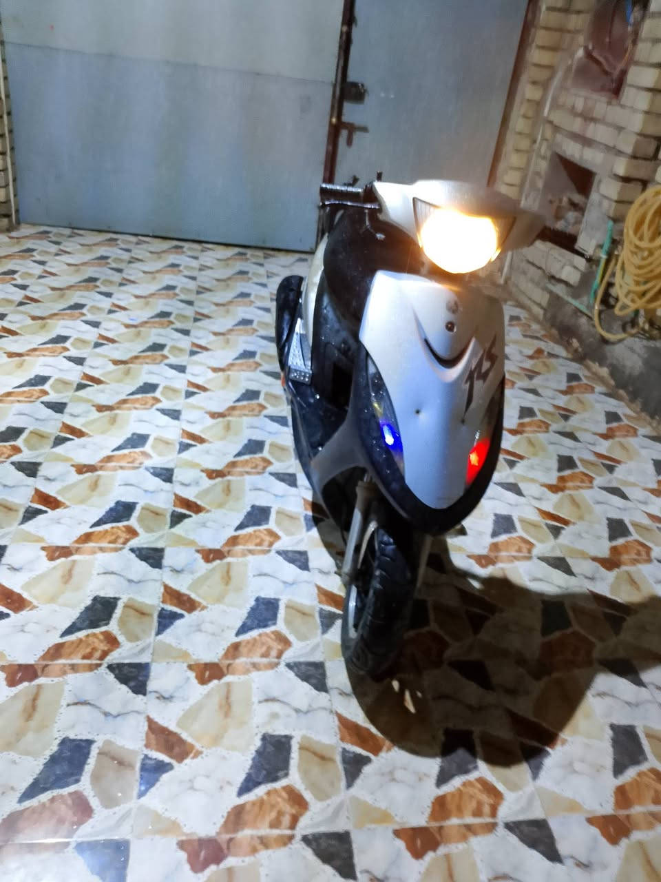 السلام عليكم ماكس عدلة للبيع
الدراجة كاملة مكملة محرك اخرس مينسمع صوتة لا تنقيص او لا تبخير شغالة سلف او هندر كهربائيات كلهة شغالة ستاند صفح او وصط كفر او دواخل كلة بلاد ختم واحد الدراجة مزوعة تزويد من اويالة دبلات امامي خلفي رياضي صالنصة رياضي قبغ افلاوين سبايدر رياضي تايرات جدد دواسات سلفر سماعة بلوتوث السعر 475 
لصير لوتي هيج دراجة بهيج سعر متحصل العنوان ديالى بعقوبة التحرير الرقم ***********
