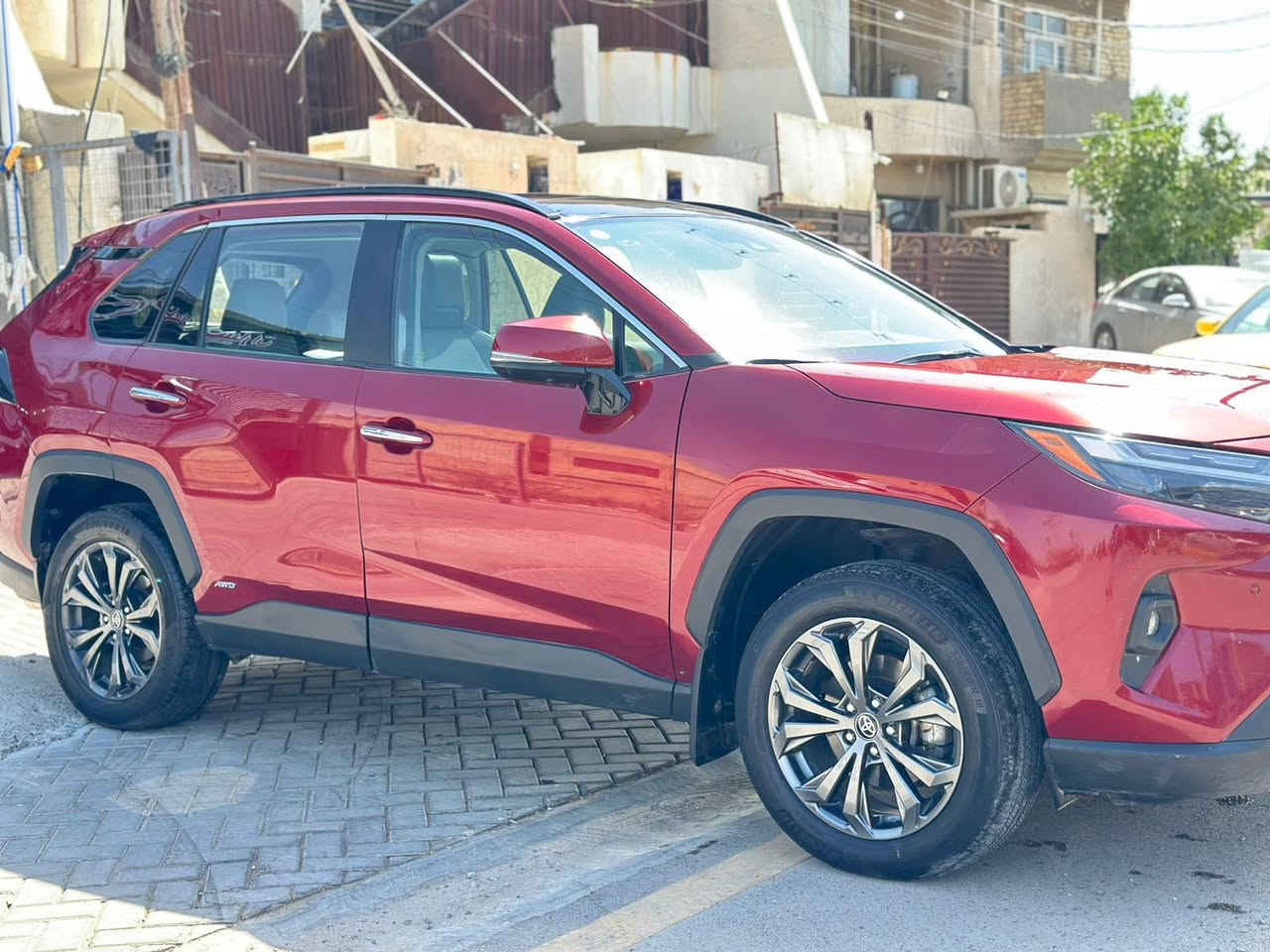 سلام عليكم للبيع .
راف 4 هايبرد لمتد فول 1/1
محرك 2.5
موديل 2022 رقم بغداد 
فتحة بانوراما 
رادار امامي 
رادار جانبي 
رادار خلفي 
توقف ذاتي 
5كامرات 
5بصمات 
كشنات جدل تدفئة تبريد 
الكشنات الخلفية تدفئة
تدفئة بالستيرن 
سستم سماعات UBL
بعد بيها هواي مواصفات بعد هيه اعلى فئة
عداد 58 ml
حادثها موضح بالصور غير شي كفالة 
السعر 220 وبيها مجال 
استفسار ***********
