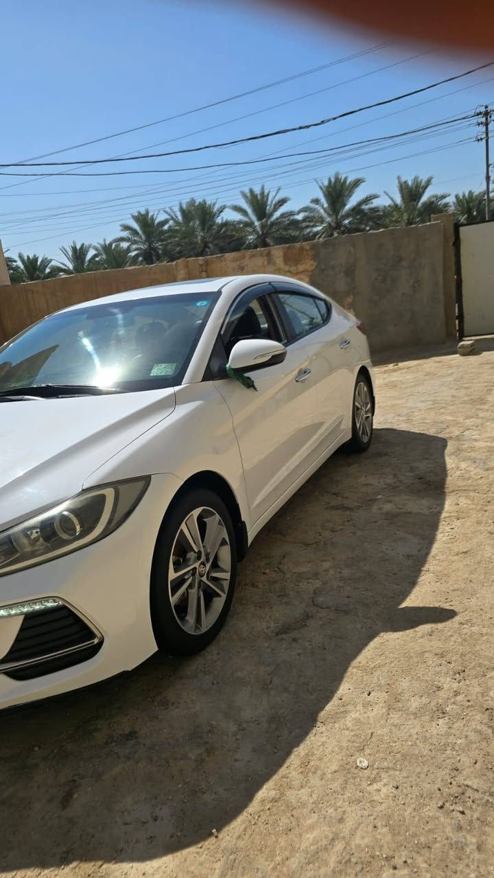 السلام عليكم النترا للبيع  سوبر 2018فول مواصفات تبريد قطعتين داخل جلد خليجي مكفوله فقط اصبعين بارد بل بنيد بدوان دواخل وسونار موجود سعر 158 وبيهه مجال ***********
