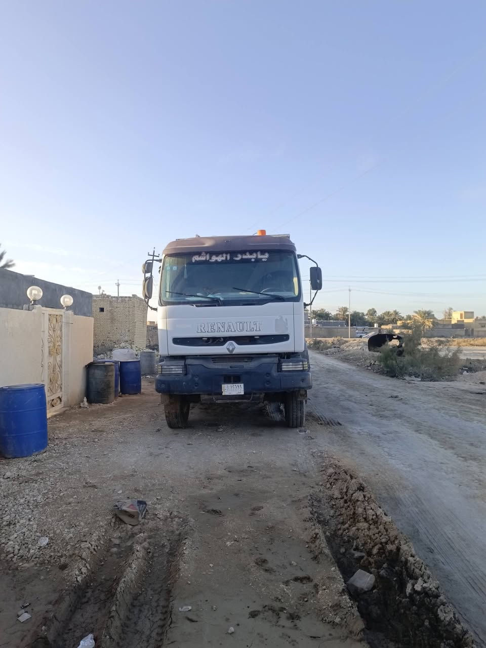 سلام عليكم سياره للبيع رينو موديل 2001 سياره بسم صاحبها مكفوله كفاله عامه سنويه لل 28 باقي تفاصيل عل رقم... ***********
